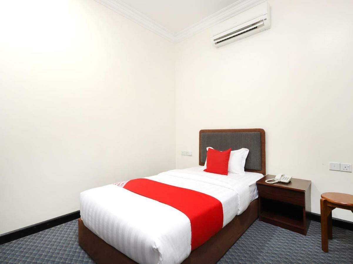 Oyo 750 Comfort Hotel Kota Kinabalu Exterior photo