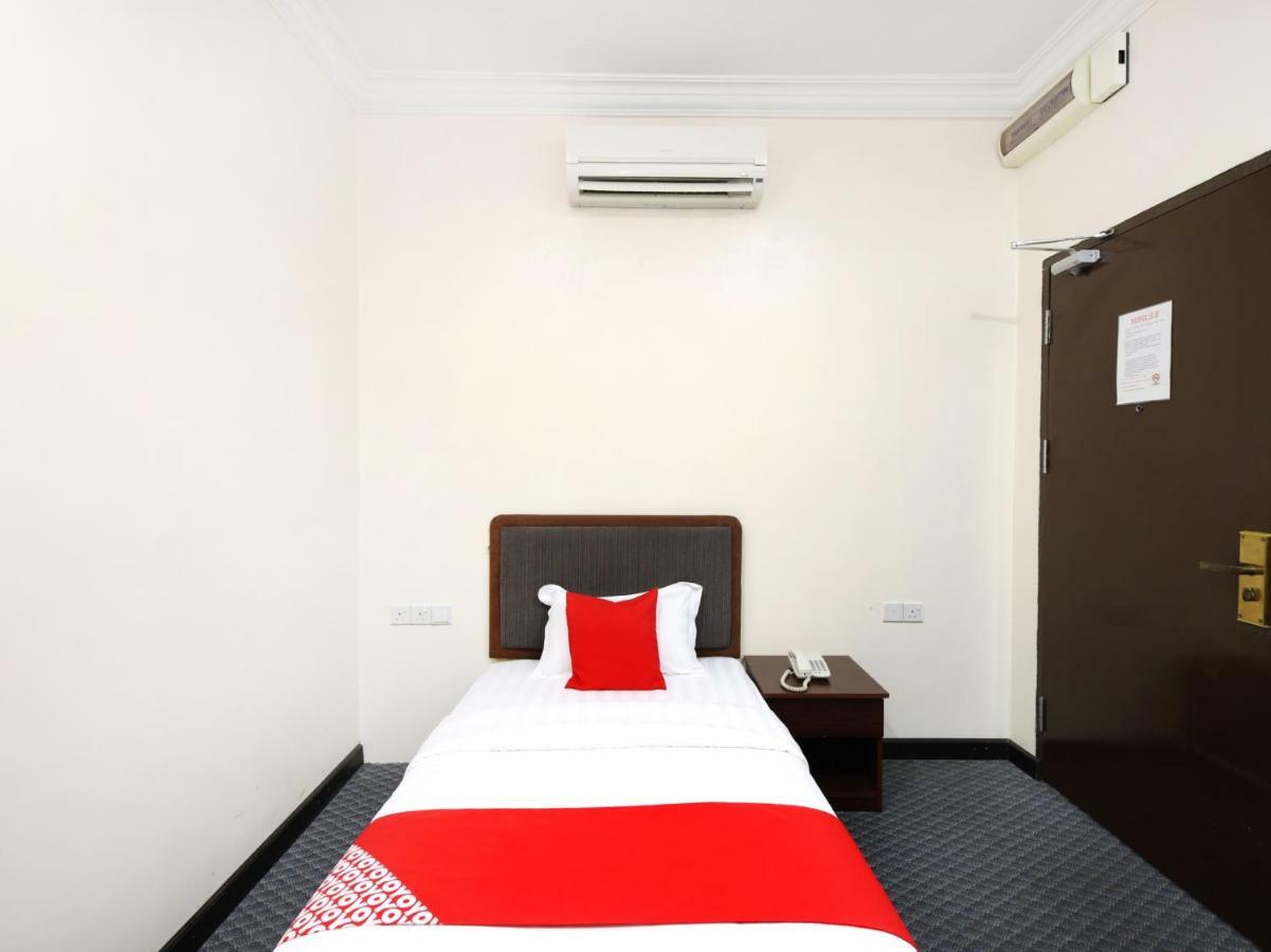 Oyo 750 Comfort Hotel Kota Kinabalu Exterior photo