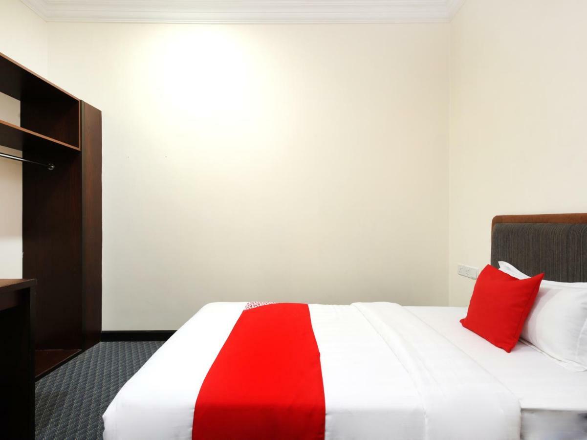 Oyo 750 Comfort Hotel Kota Kinabalu Exterior photo