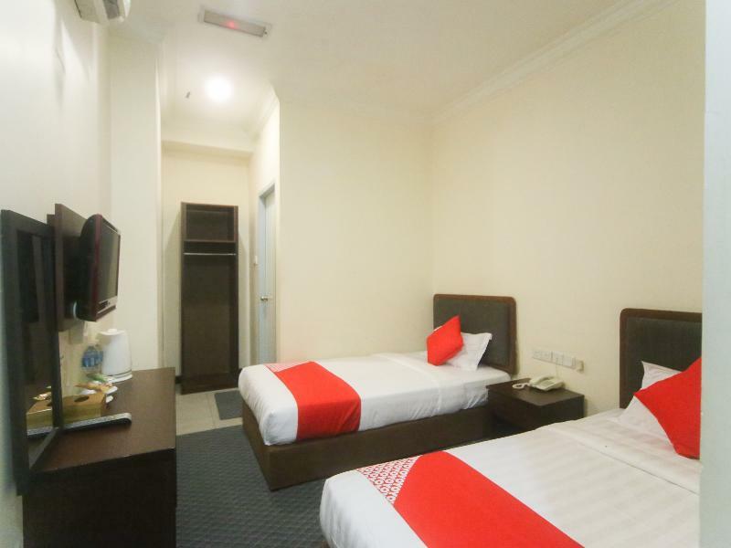Oyo 750 Comfort Hotel Kota Kinabalu Exterior photo