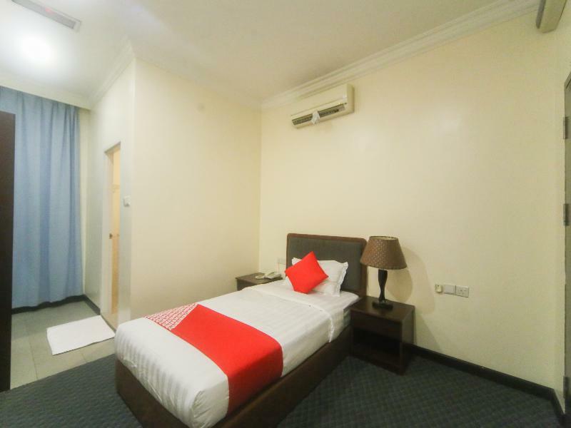 Oyo 750 Comfort Hotel Kota Kinabalu Exterior photo